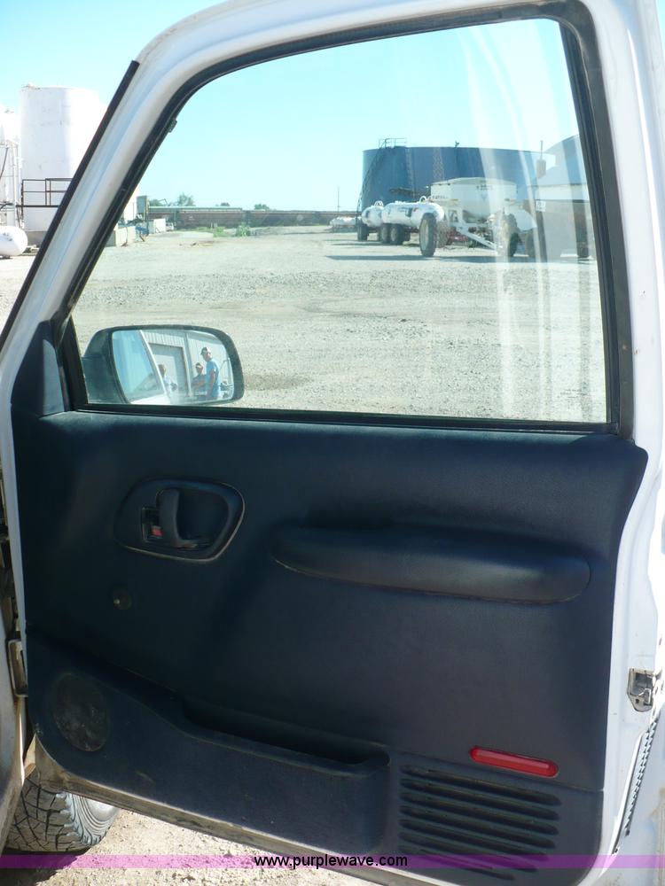 image for item A4859 2000 Chevrolet K2500 pickup truck