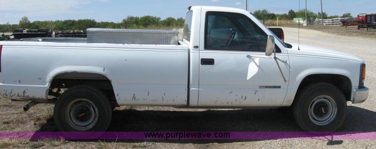 image for item A5169 1997 GMC Sierra 2500 pickup truck