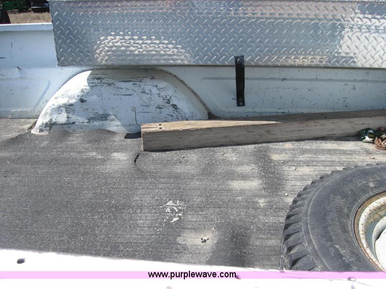 image for item A5169 1997 GMC Sierra 2500 pickup truck