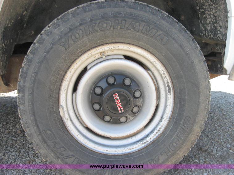 image for item A5169 1997 GMC Sierra 2500 pickup truck