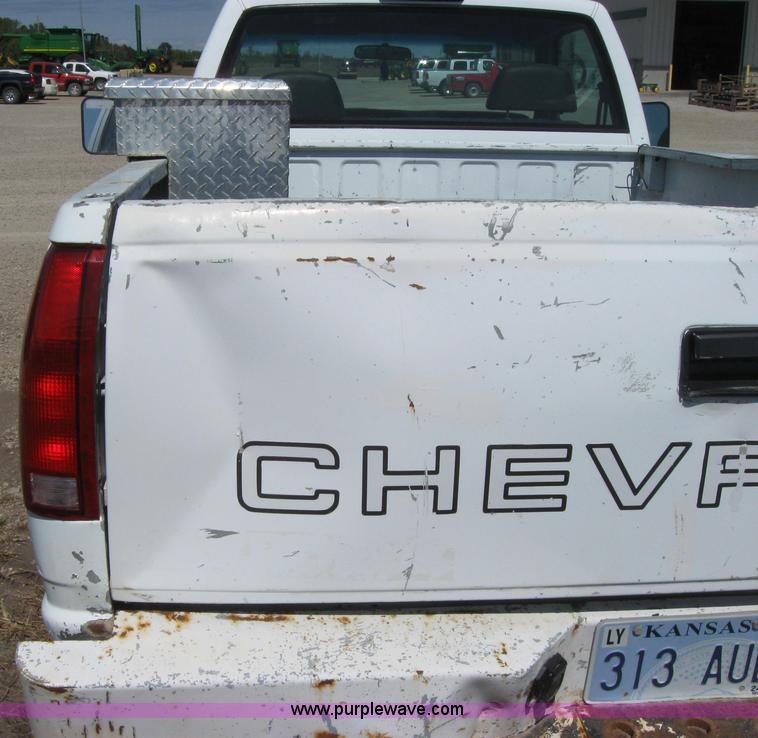 image for item A5169 1997 GMC Sierra 2500 pickup truck