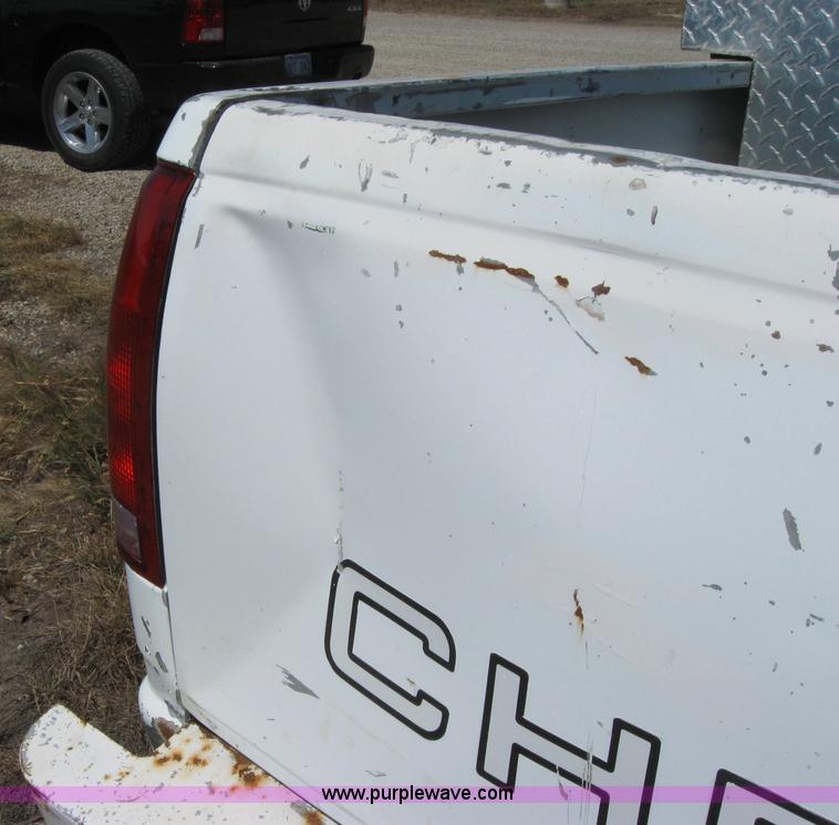 image for item A5169 1997 GMC Sierra 2500 pickup truck