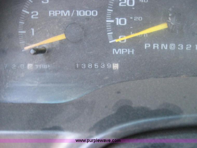 image for item A5169 1997 GMC Sierra 2500 pickup truck