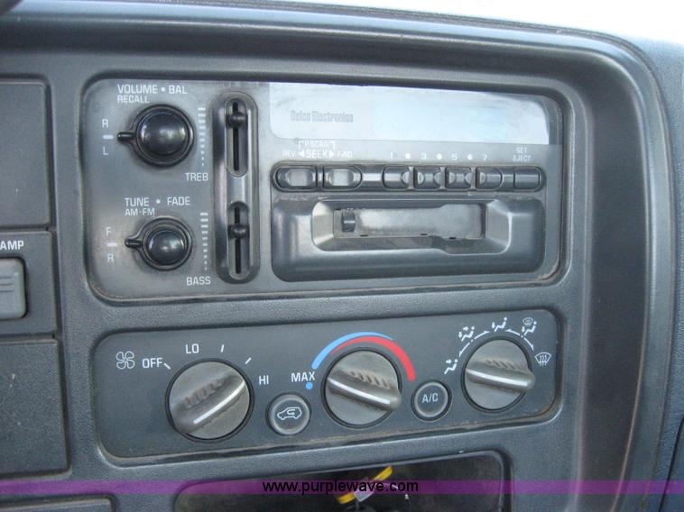 image for item A5169 1997 GMC Sierra 2500 pickup truck