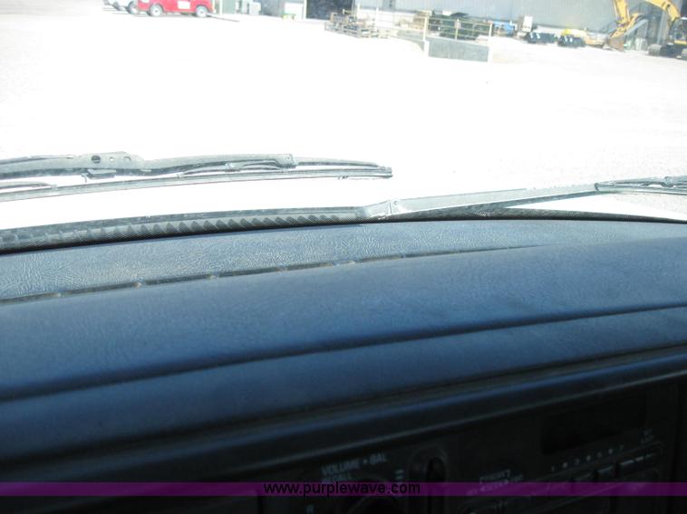 image for item A5169 1997 GMC Sierra 2500 pickup truck