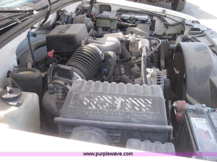 image for item A5169 1997 GMC Sierra 2500 pickup truck