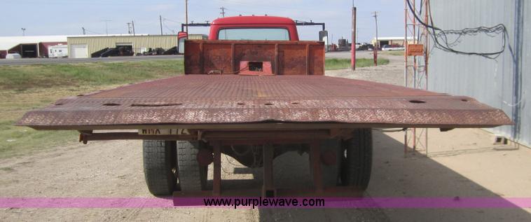 image for item C9787 1973 International LoadStar 700 rollback truck