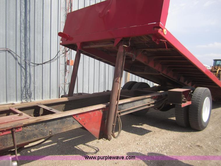 image for item C9787 1973 International LoadStar 700 rollback truck