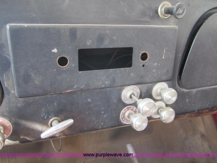 image for item C9787 1973 International LoadStar 700 rollback truck