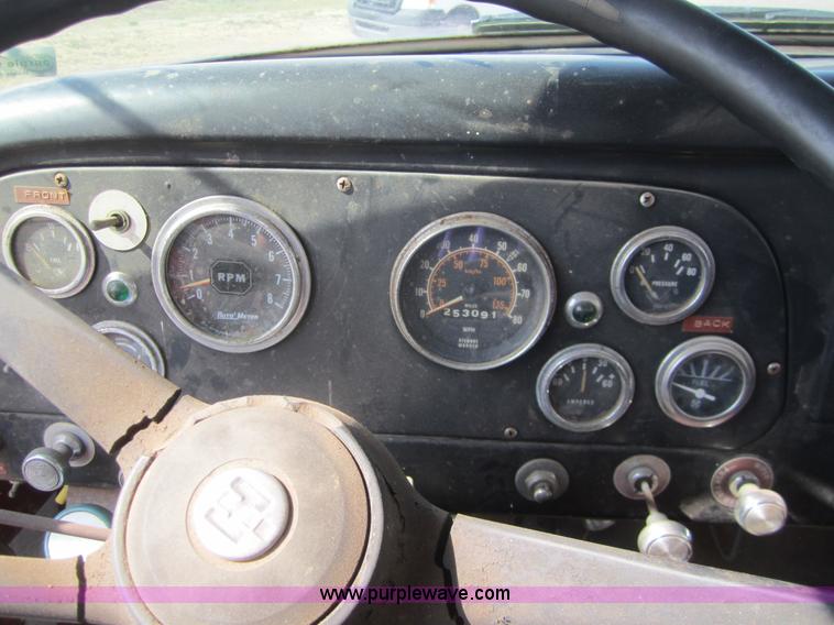 image for item C9787 1973 International LoadStar 700 rollback truck