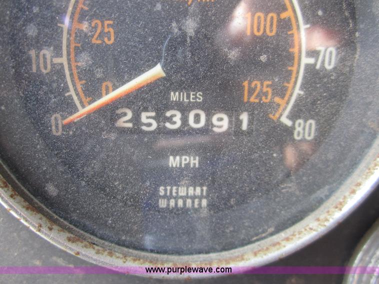 image for item C9787 1973 International LoadStar 700 rollback truck