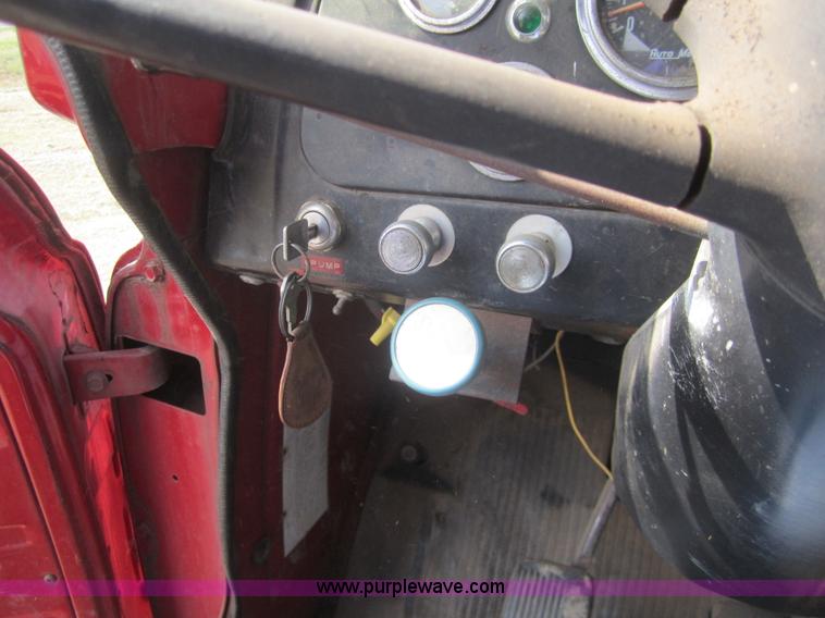 image for item C9787 1973 International LoadStar 700 rollback truck