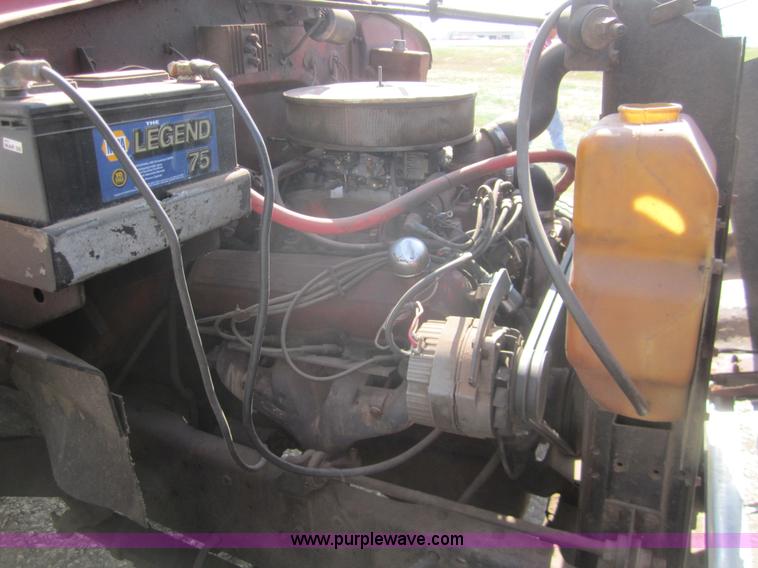 image for item C9787 1973 International LoadStar 700 rollback truck