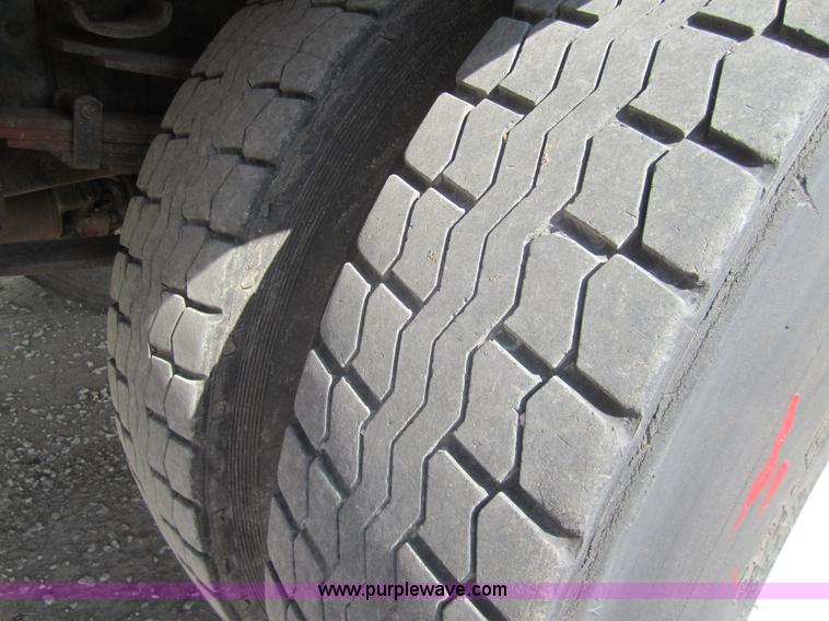 image for item C9787 1973 International LoadStar 700 rollback truck