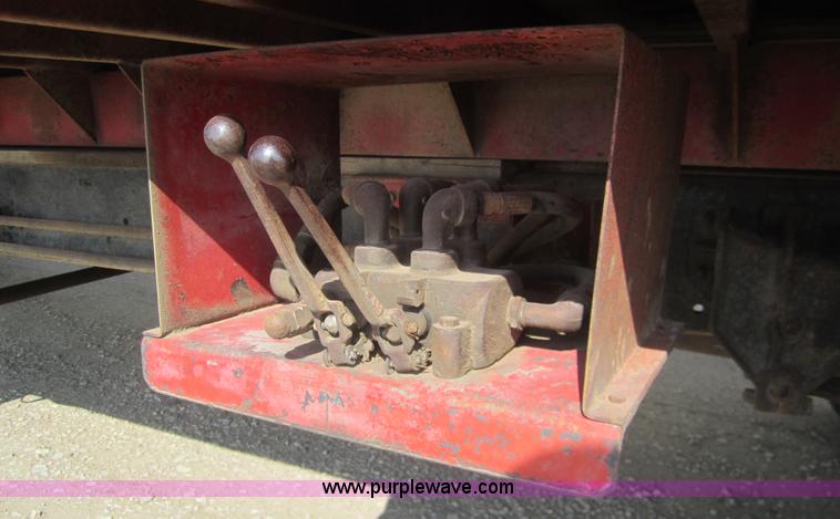 image for item C9787 1973 International LoadStar 700 rollback truck