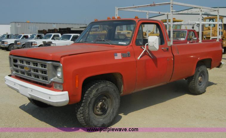 image for item D9920 1977 Chevrolet C20 Custom Deluxe pickup truck