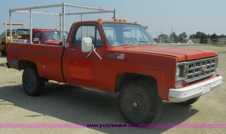 image for item D9920 1977 Chevrolet C20 Custom Deluxe pickup truck