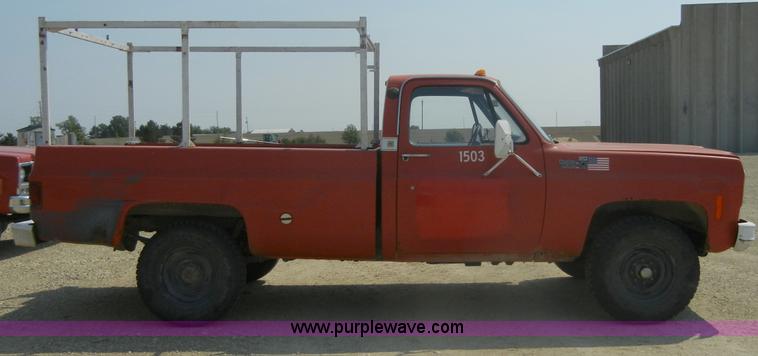 image for item D9920 1977 Chevrolet C20 Custom Deluxe pickup truck