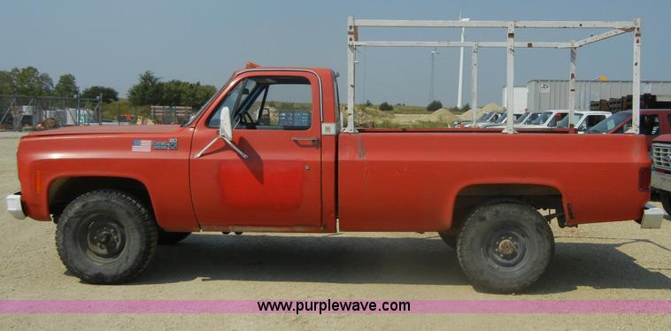 image for item D9920 1977 Chevrolet C20 Custom Deluxe pickup truck