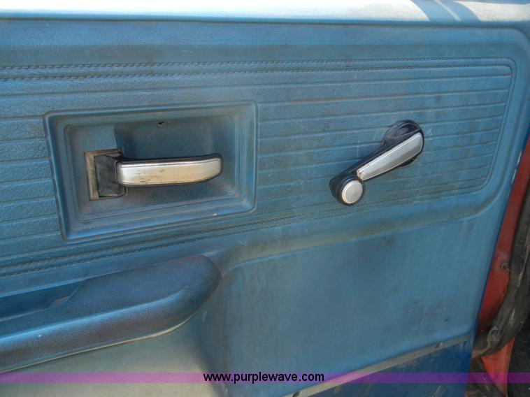 image for item D9920 1977 Chevrolet C20 Custom Deluxe pickup truck