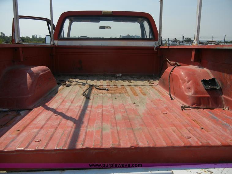 image for item D9920 1977 Chevrolet C20 Custom Deluxe pickup truck