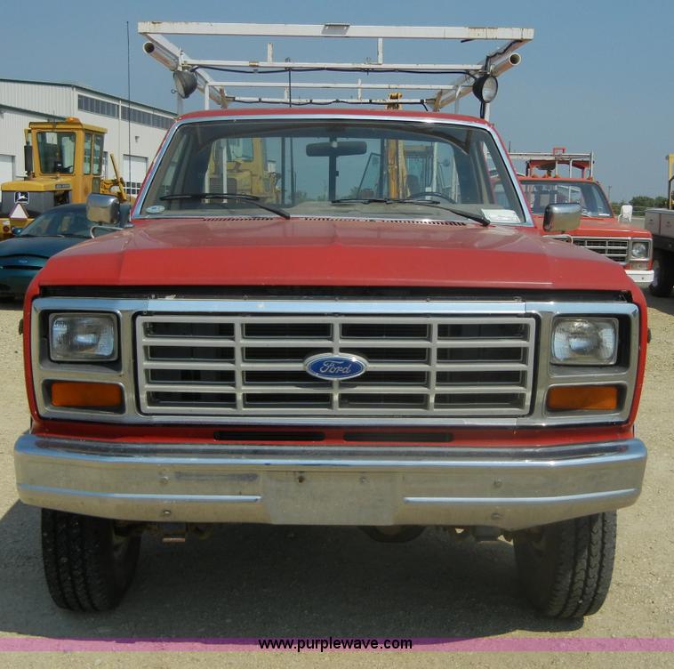 image for item D9921 1986 Ford F250 pickup truck