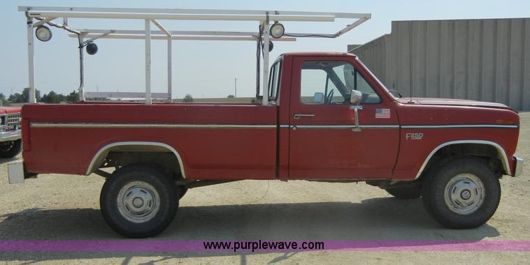 image for item D9921 1986 Ford F250 pickup truck