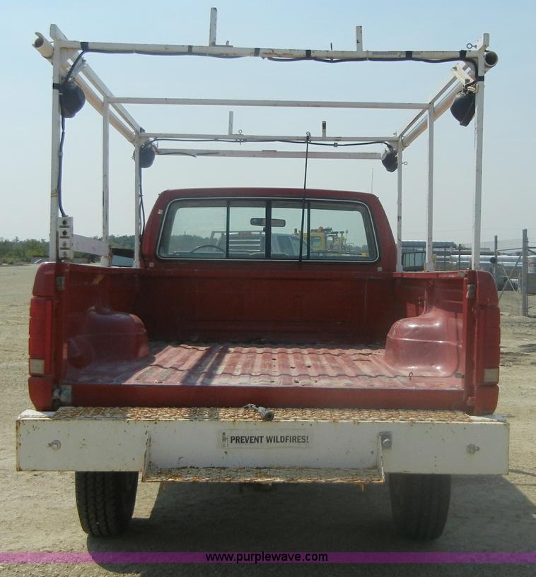 image for item D9921 1986 Ford F250 pickup truck