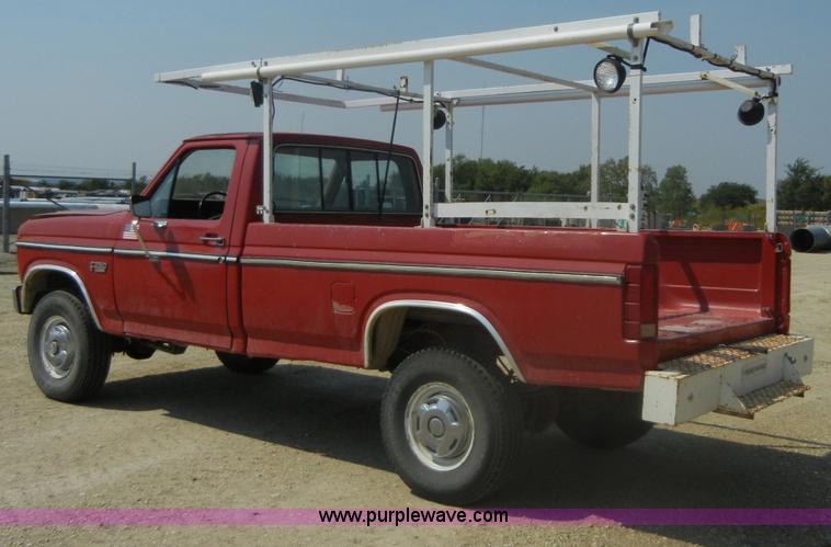 image for item D9921 1986 Ford F250 pickup truck