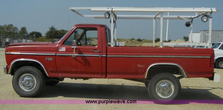 image for item D9921 1986 Ford F250 pickup truck