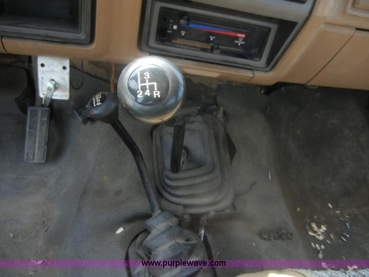 image for item D9921 1986 Ford F250 pickup truck