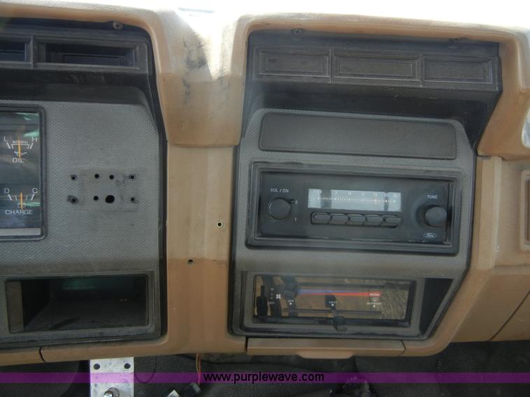 image for item D9921 1986 Ford F250 pickup truck