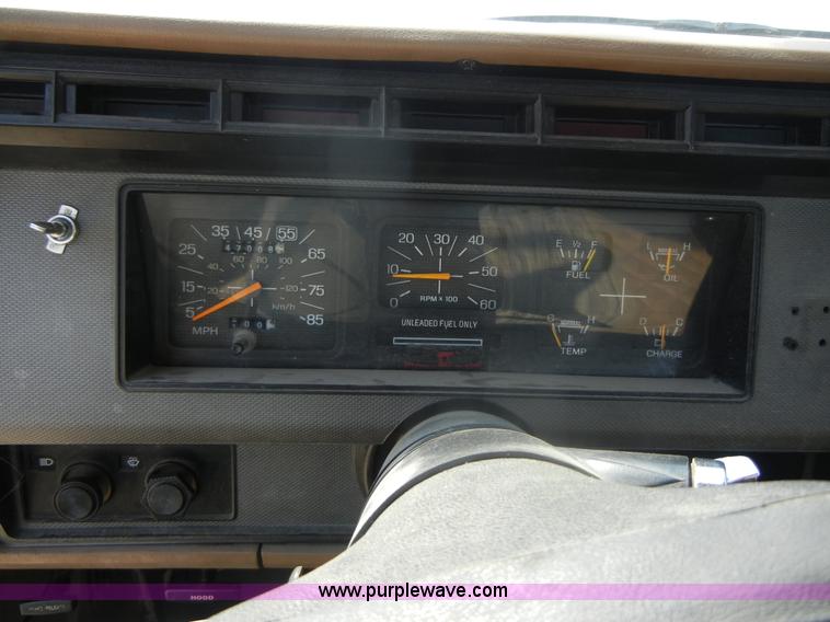 image for item D9921 1986 Ford F250 pickup truck
