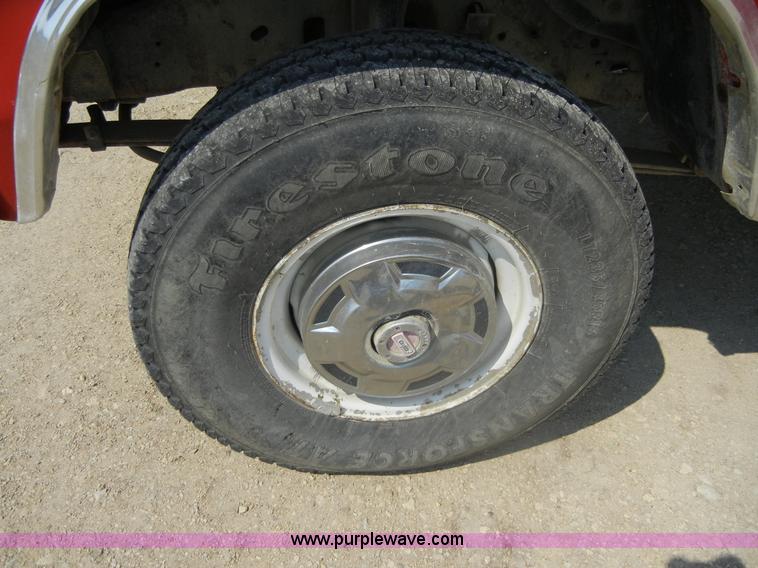 image for item D9921 1986 Ford F250 pickup truck