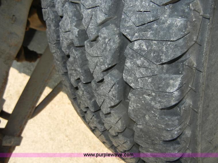 image for item D9921 1986 Ford F250 pickup truck