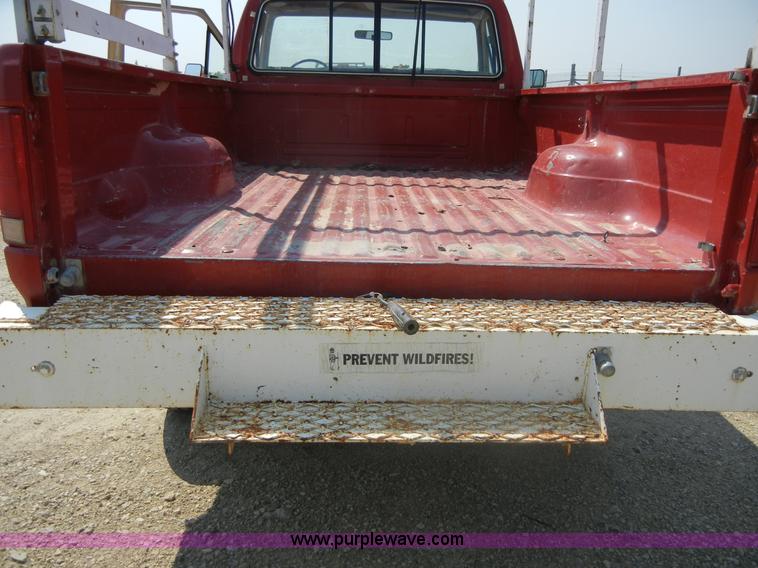 image for item D9921 1986 Ford F250 pickup truck