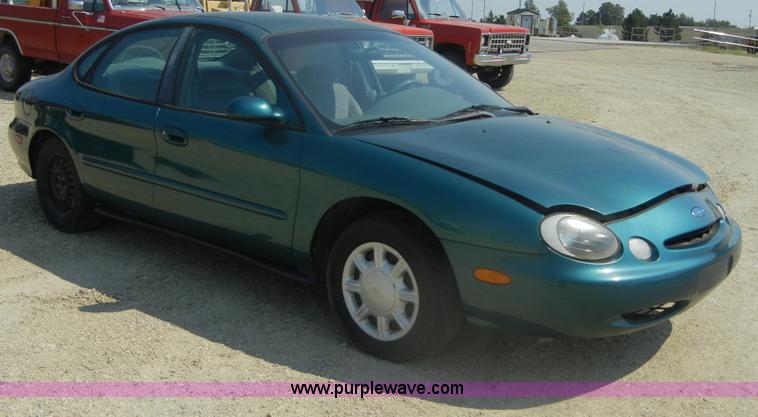 image for item D9922 1996 Ford Taurus GL