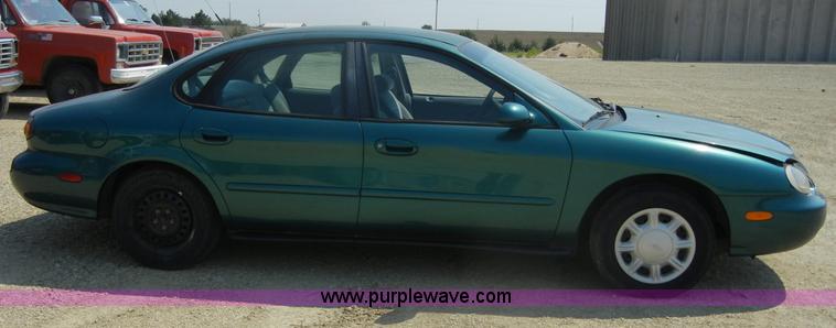 image for item D9922 1996 Ford Taurus GL