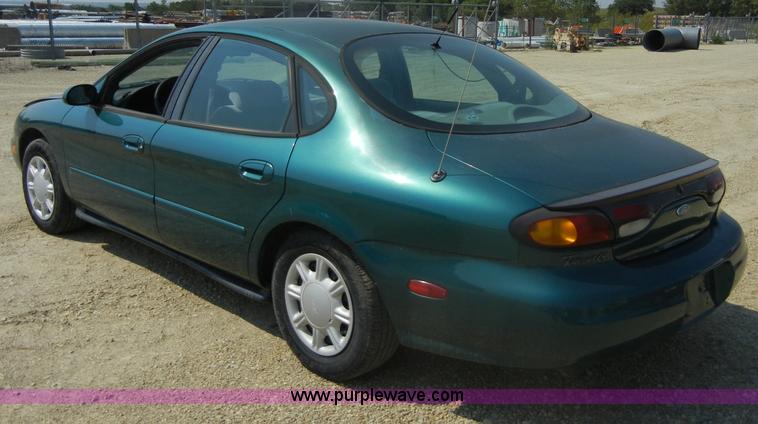 image for item D9922 1996 Ford Taurus GL