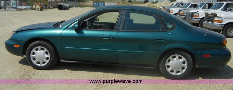image for item D9922 1996 Ford Taurus GL