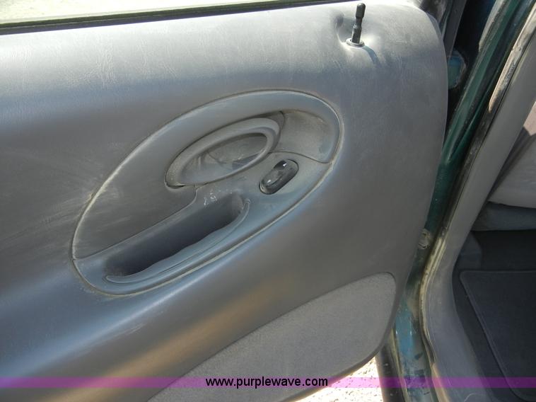 image for item D9922 1996 Ford Taurus GL