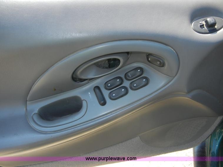 image for item D9922 1996 Ford Taurus GL