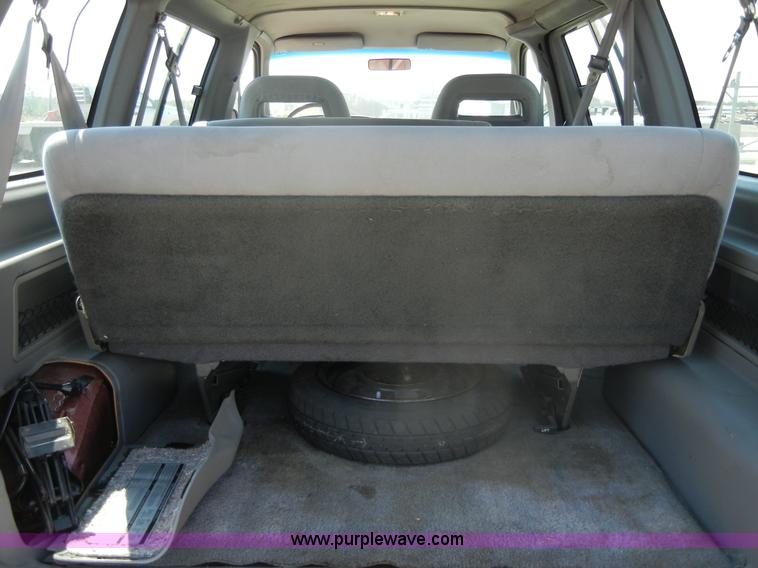 image for item D9923 1997 Ford Aerostar XLT mini van