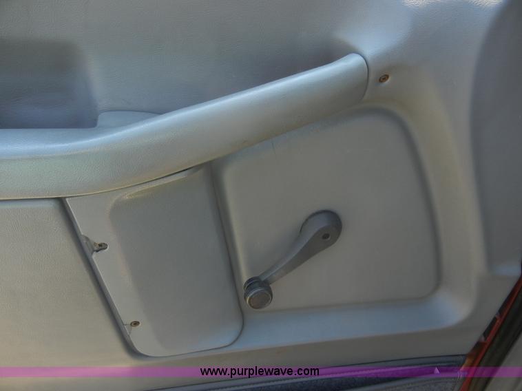 image for item D9923 1997 Ford Aerostar XLT mini van