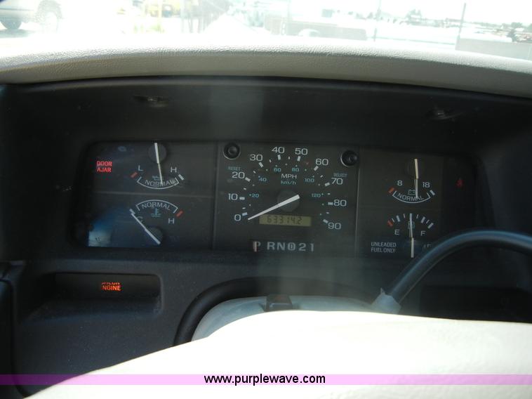 image for item D9923 1997 Ford Aerostar XLT mini van