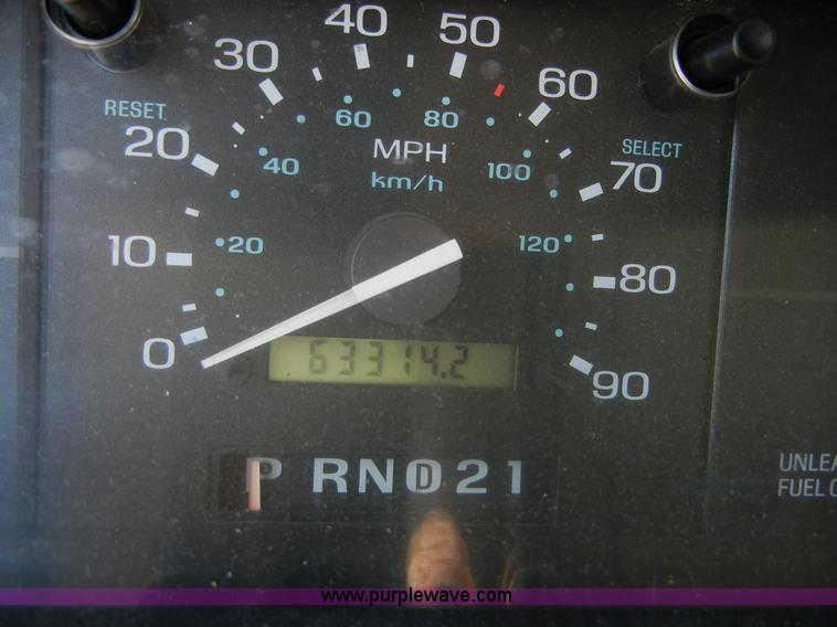 image for item D9923 1997 Ford Aerostar XLT mini van