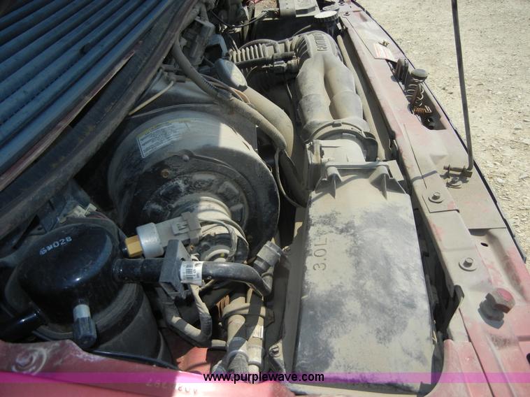 image for item D9923 1997 Ford Aerostar XLT mini van