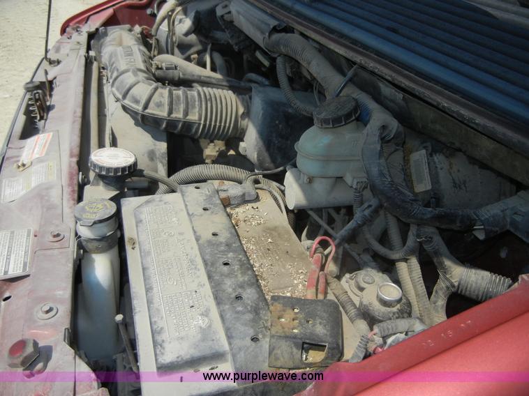 image for item D9923 1997 Ford Aerostar XLT mini van