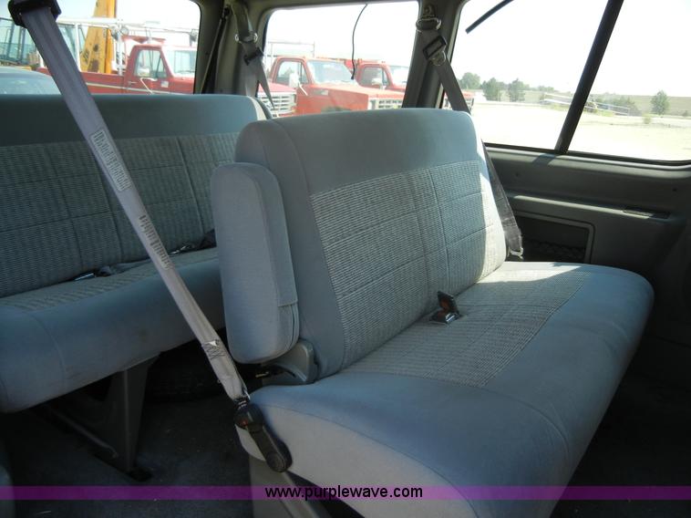image for item D9923 1997 Ford Aerostar XLT mini van