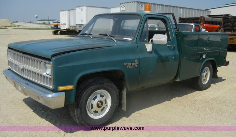 image for item D9928 1982 Chevrolet C20 Custom Deluxe utility pickup truck
